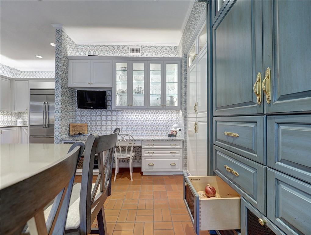 334 Pebble Beach Drive Portland, TX 78374 - Photo 15 of 40 a kitchen with a table and chairs