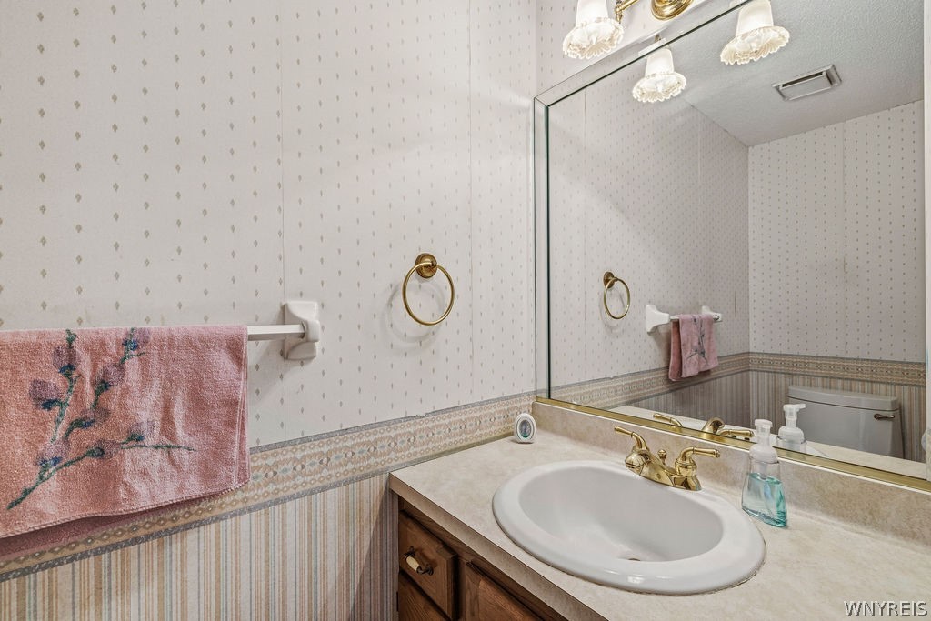 5788 Stone Road Lockport, NY 14094 - Photo 21 of 38 First floor half bath