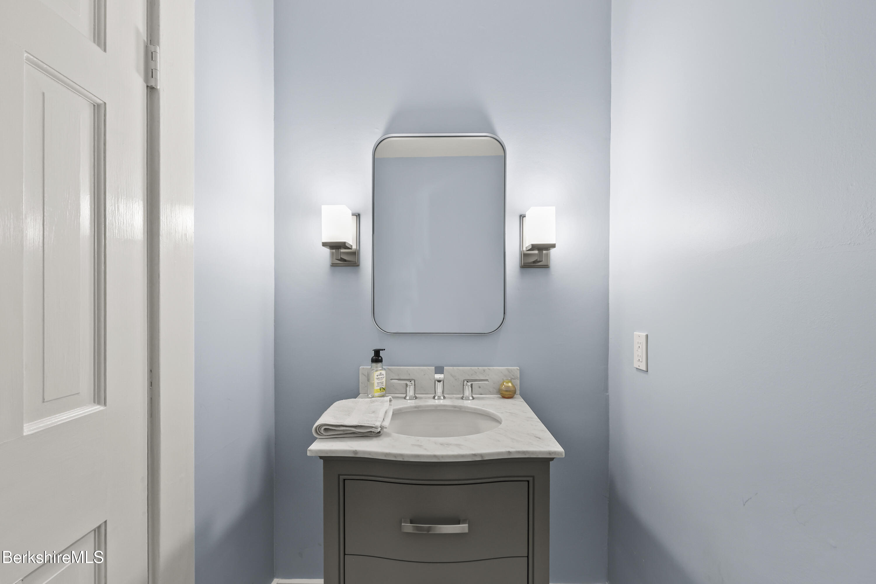 214 Gale Road Williamstown, MA 01267 - Photo 48 of 96 Powder room