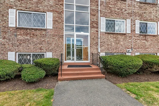 $345,000 | 52 Fernview Avenue, Unit 7, North Andover, MA 01845