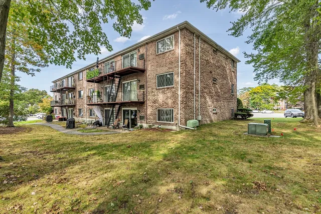 $345,000 | 52 Fernview Avenue, Unit 7, North Andover, MA 01845
