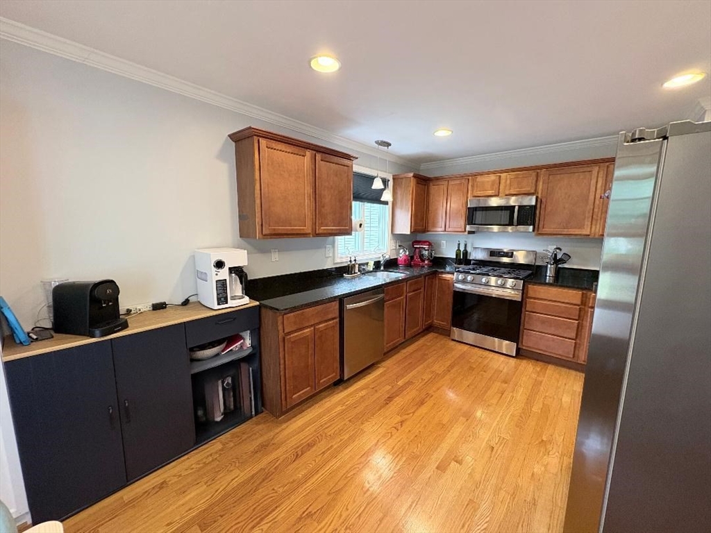 13 Apollo Avenue Billerica, MA 01821 - Photo 9 of 18