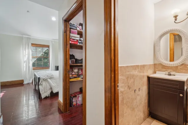 a en suite bathroom with a sink and a mirror