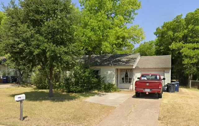 $1,050 | 709 Cross Street, College Station, TX 77840