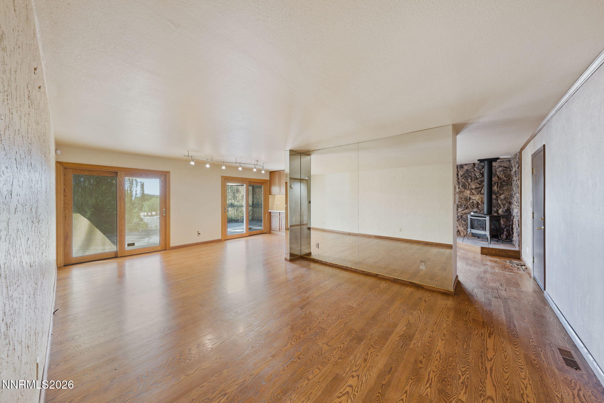 2230 King Edward Drive Reno, NV 89503 - Photo 5 of 51 7-web-or-mls-A7V04999