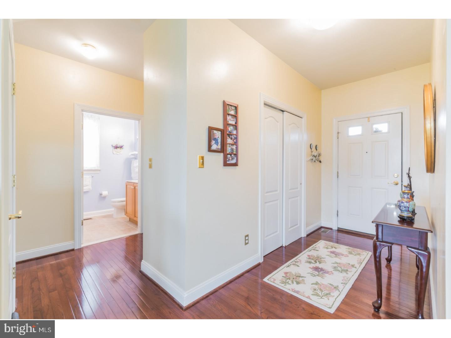 318 Whitestone Road Avondale, PA 19311 - Photo 3 of 25 Foyer