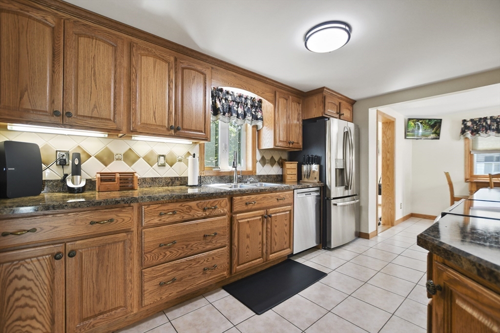 19 Frances Road Woburn, MA 01801 - Photo 8 of 37 Gallery Image 8