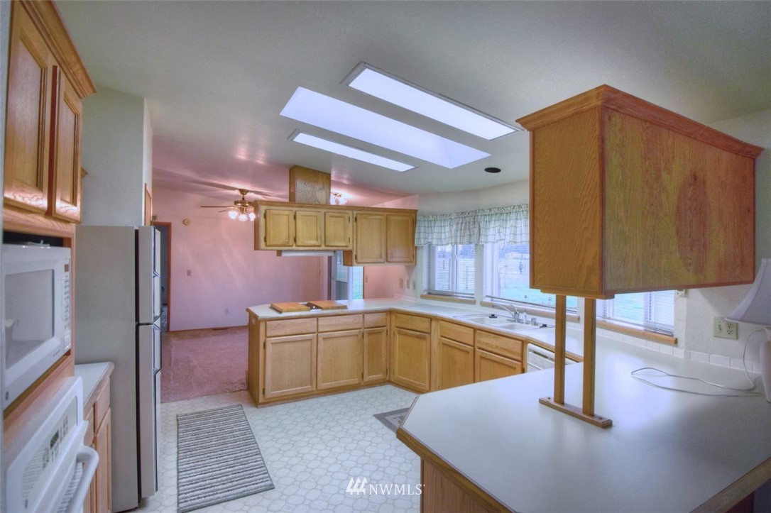 7625 Meridian Road Southeast Olympia, WA 98513 - Photo 5 of 18 Gallery Image 5