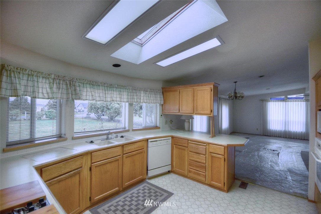 7625 Meridian Road Southeast Olympia, WA 98513 - Photo 6 of 18 Gallery Image 6