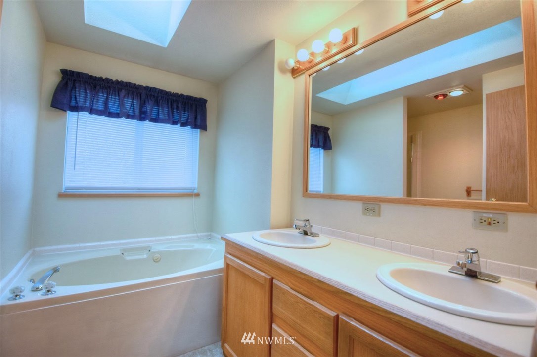 7625 Meridian Road Southeast Olympia, WA 98513 - Photo 9 of 18 Gallery Image 9