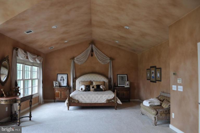 7020 Balmoral Forest Road Clifton, VA 20124 - Photo 14 of 18 Master Bedroom