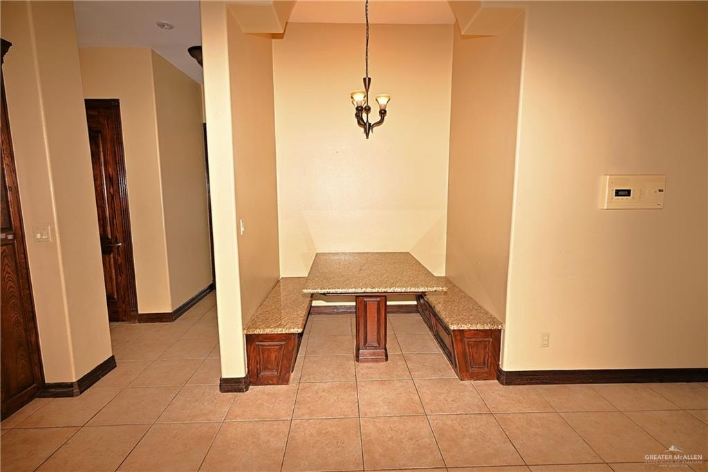 7931 Dallas Circle Mission, TX 78574 - Photo 16 of 33 a view of a living room with a tub