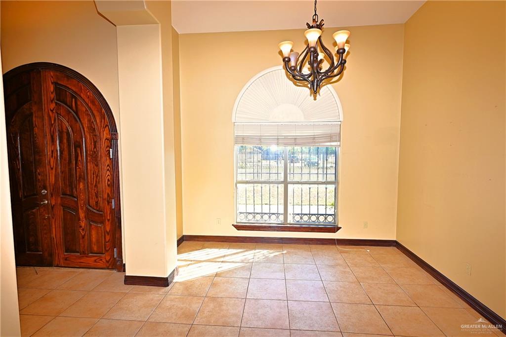 7931 Dallas Circle Mission, TX 78574 - Photo 17 of 33 a view of a livingroom with a pathway and a window
