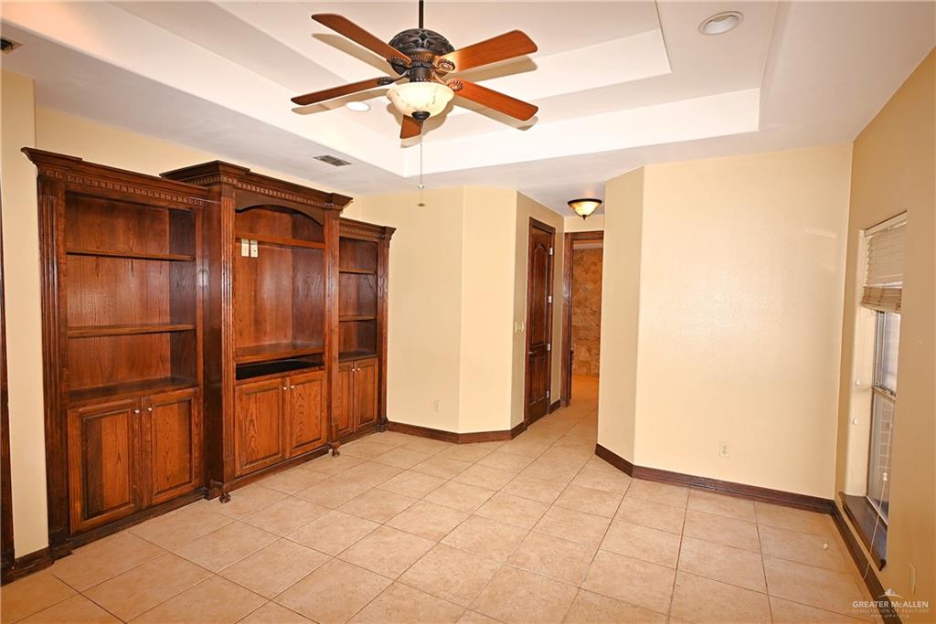 7931 Dallas Circle Mission, TX 78574 - Photo 20 of 33 a view of a hallway with closet