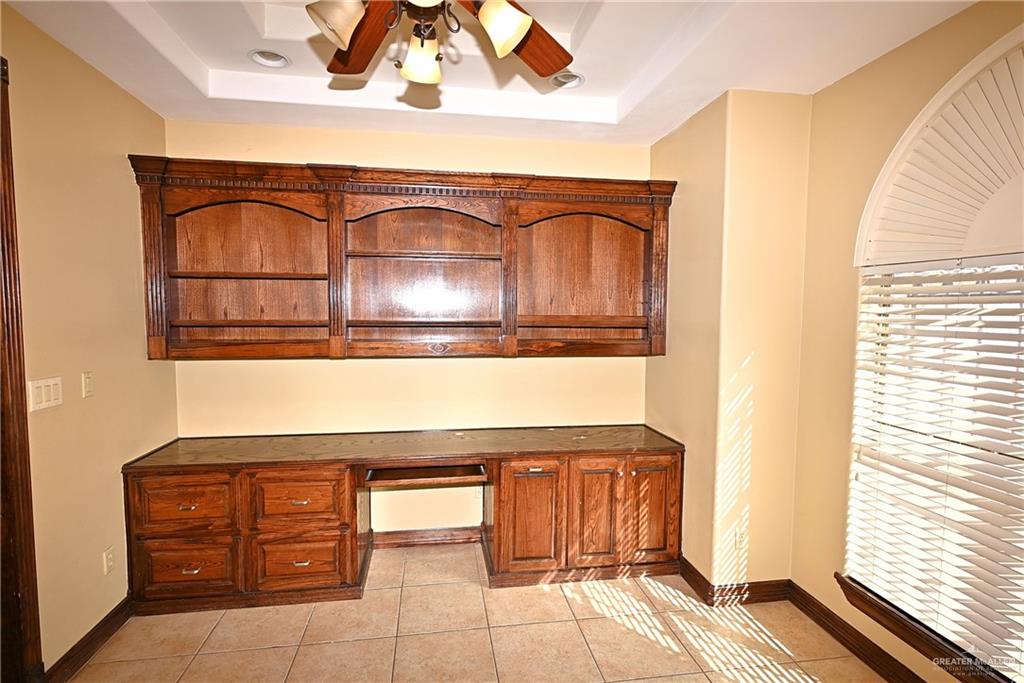 7931 Dallas Circle Mission, TX 78574 - Photo 22 of 33 a bathroom with a sink and a mirror