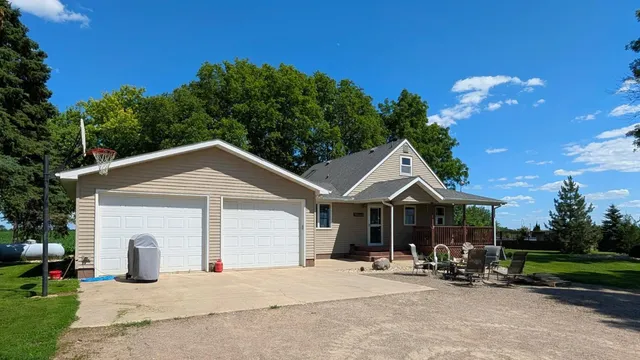 $488,400 | 6045 20th Street Southwest, Montevideo, MN 56265
