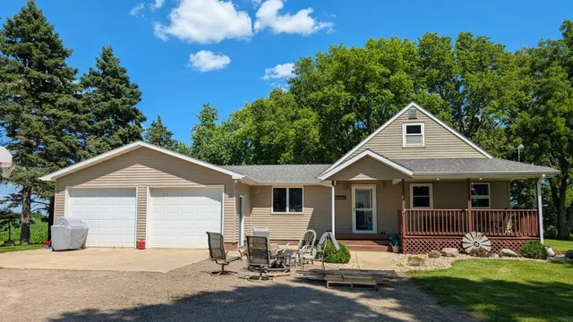 $488,400 | 6045 20th Street Southwest, Montevideo, MN 56265