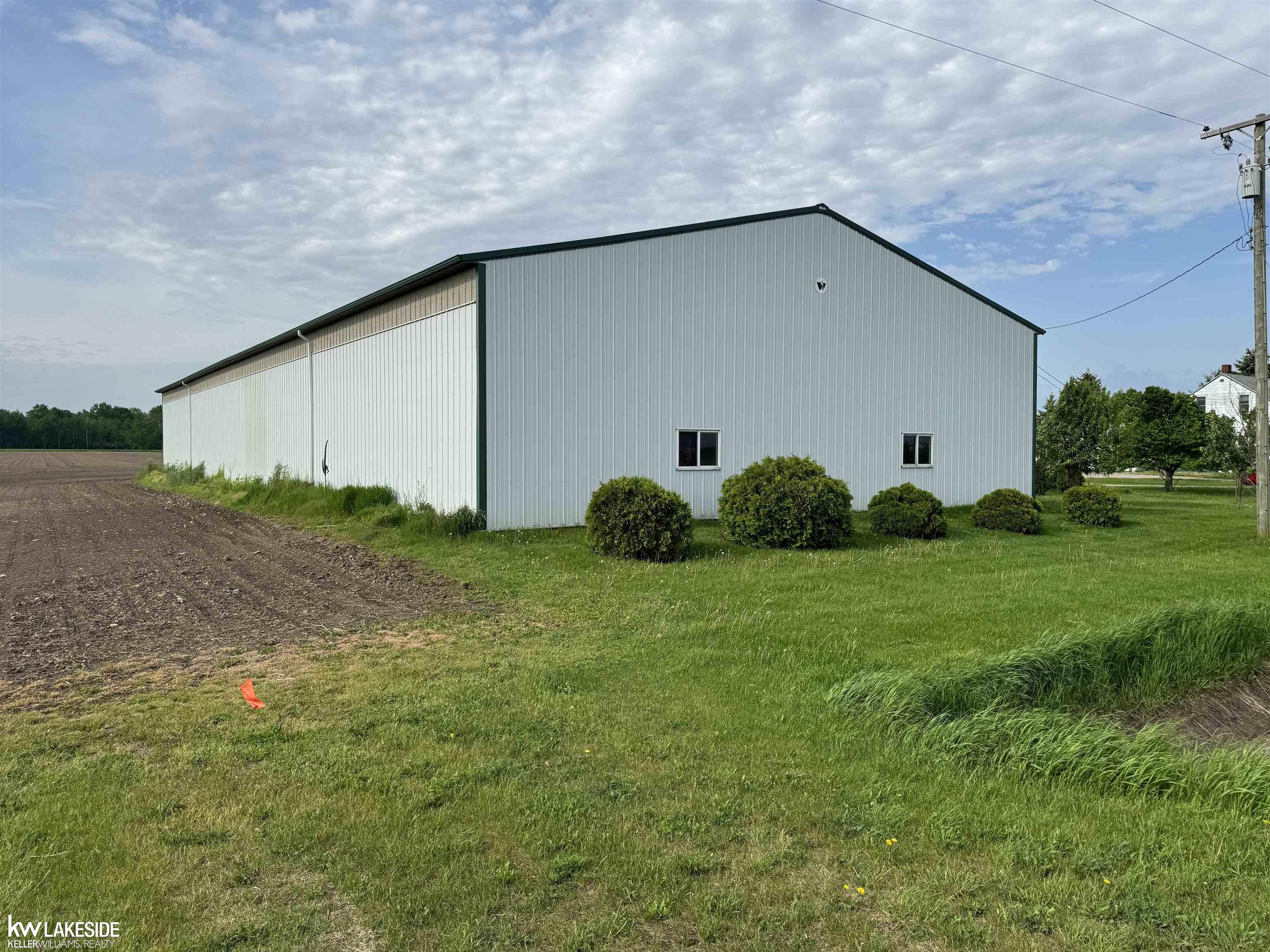433 Oak Beach Road Kinde, MI 48445 - Photo 6 of 29 50142874-48a10282-dcd3-4b31-b0af-ceaebb36d1f4.JPG