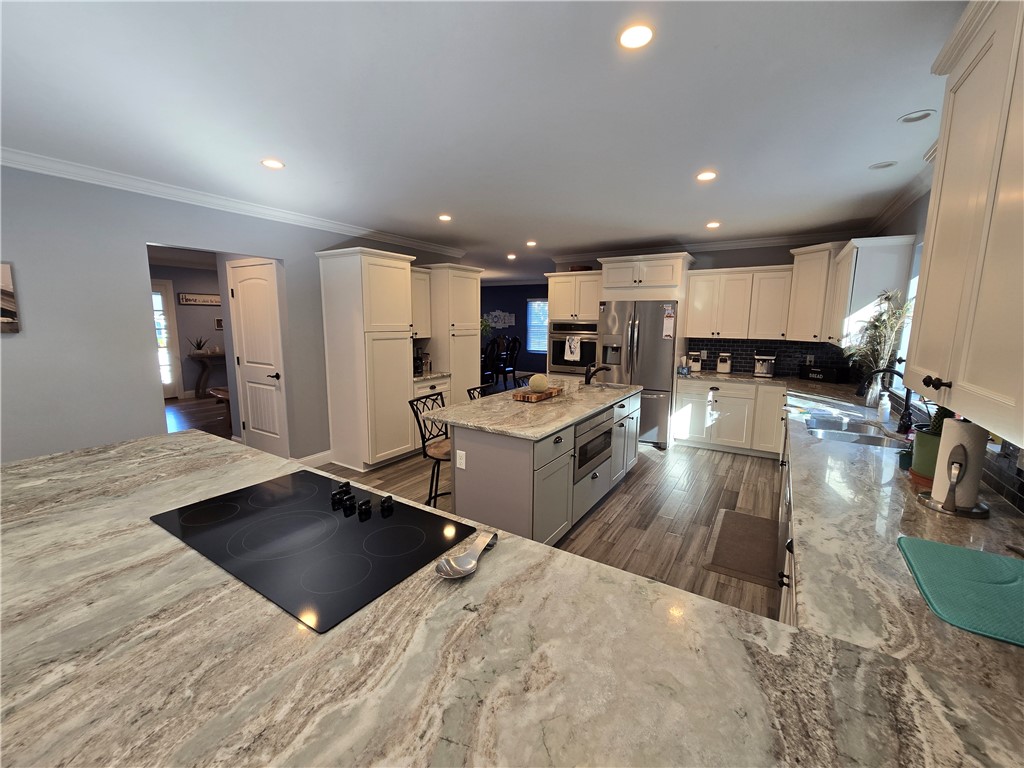 27 Rosedale Avenue Barrington, RI 02806 - Photo 2 of 34