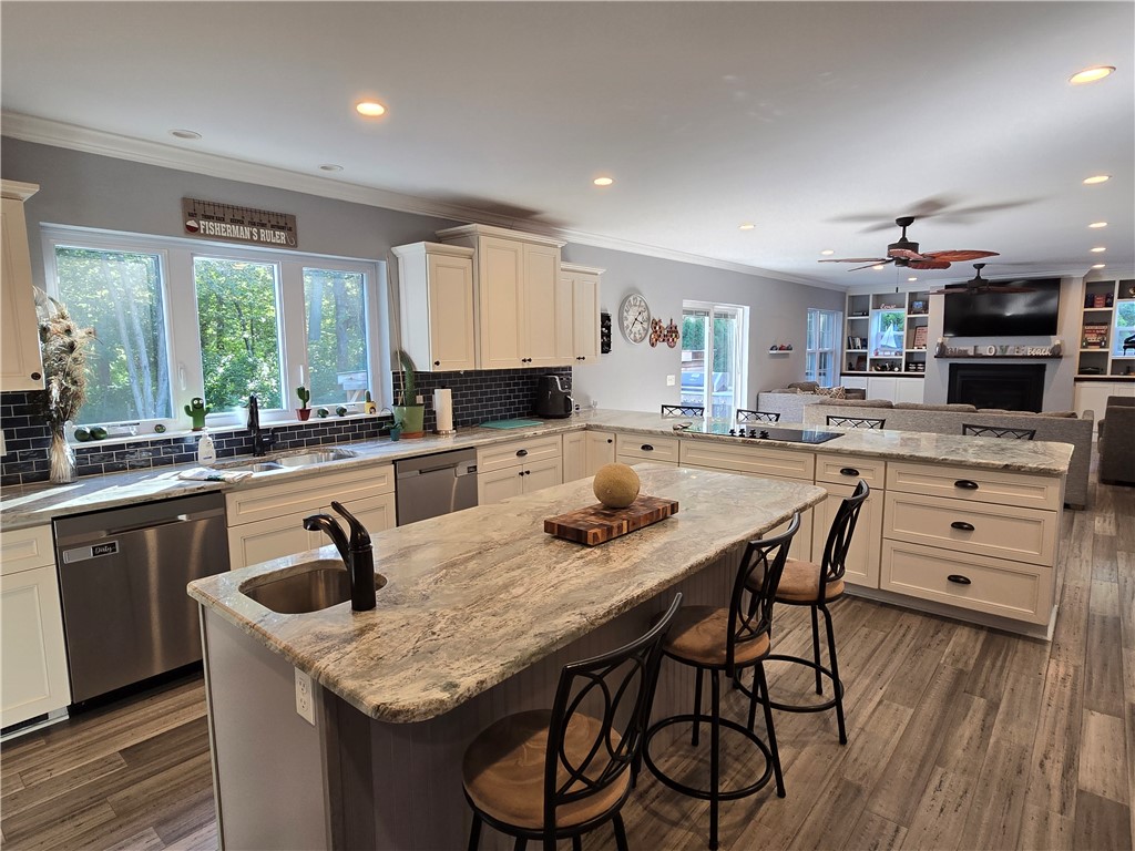 27 Rosedale Avenue Barrington, RI 02806 - Photo 3 of 34