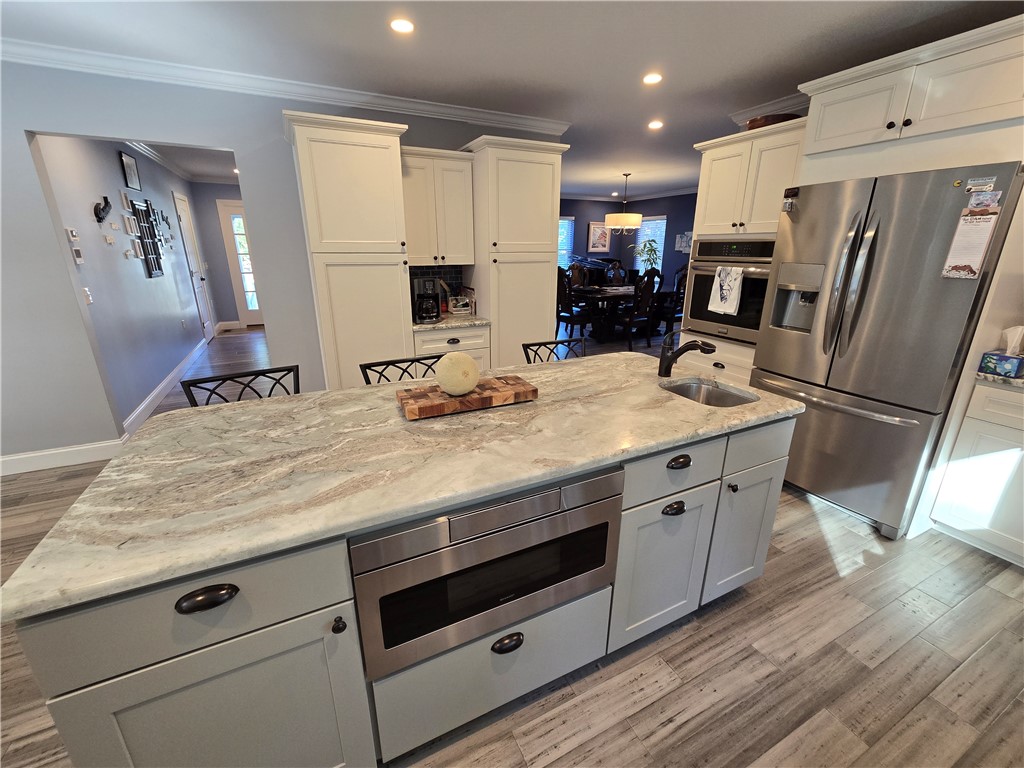 27 Rosedale Avenue Barrington, RI 02806 - Photo 5 of 34