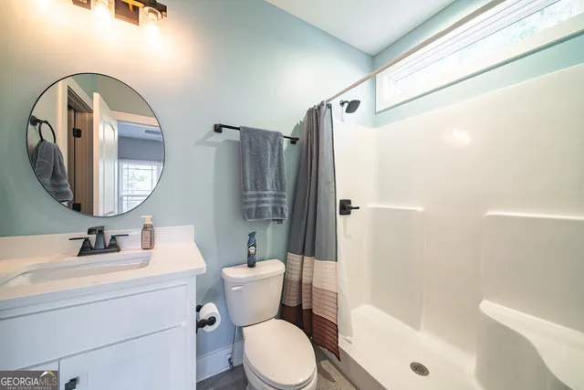 a view of yard with green space