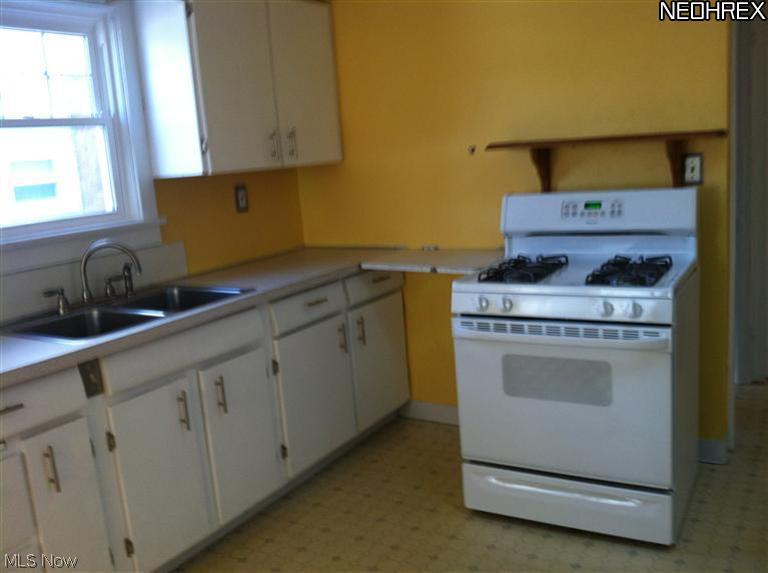 3516 Bainbridge Road Cleveland, OH 44118 - Photo 4 of 10