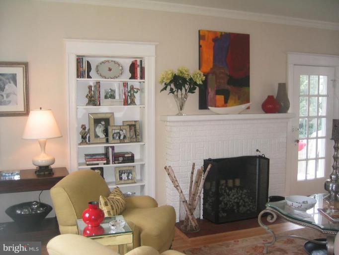 714 West Braddock Road Alexandria, VA 22302 - Photo 11 of 16 Living Room #3