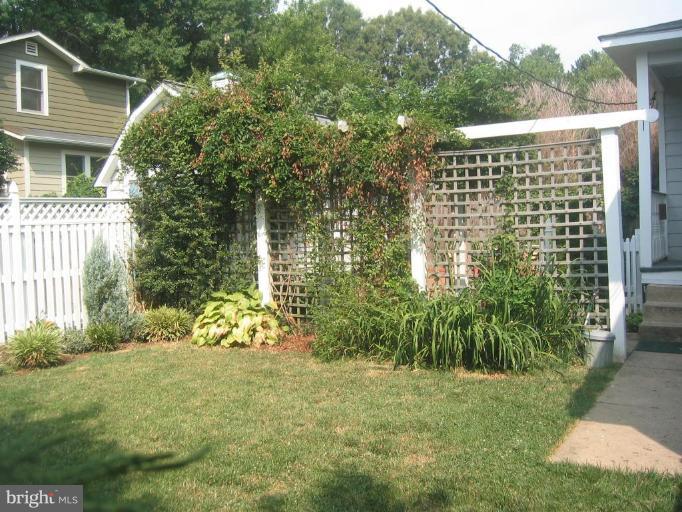 714 West Braddock Road Alexandria, VA 22302 - Photo 16 of 16 Back yard