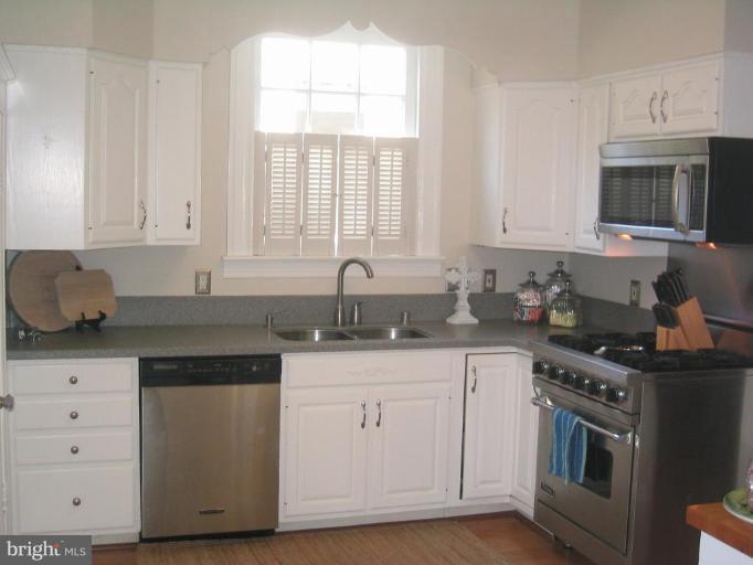 714 West Braddock Road Alexandria, VA 22302 - Photo 5 of 16 Kitchen