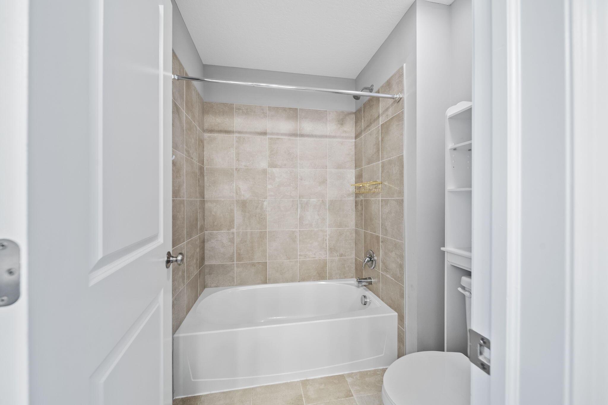 6158 Heather Ridge Drive Delaware, OH 43015 - Photo 38 of 51 Jack and Jill Full bath views