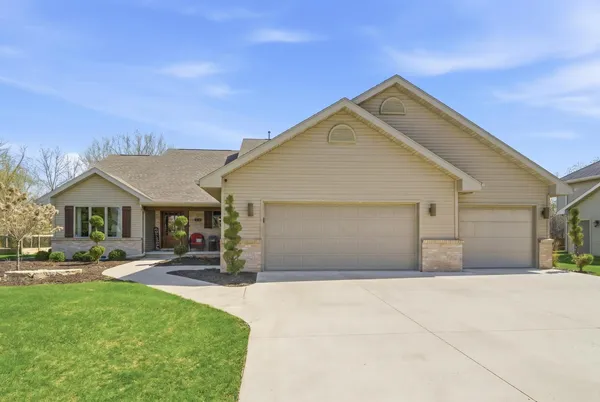 $539,900 | 118 Shalimar Court, Combined Locks, WI 54113