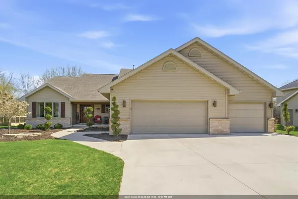 $539,900 | 118 Shalimar Court, Combined Locks, WI 54113