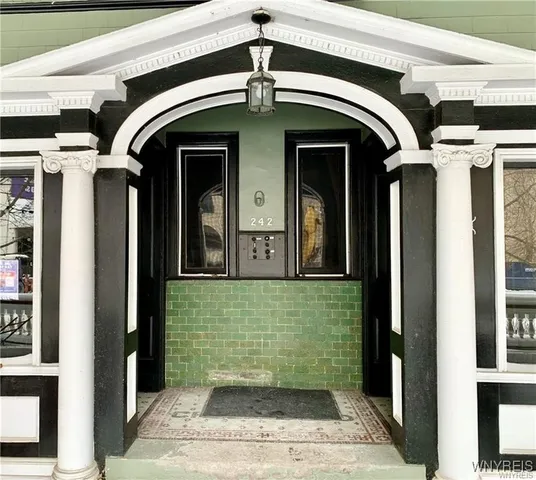 $1,250 | 242 Bryant Street, Unit 2B, Buffalo, NY 14222