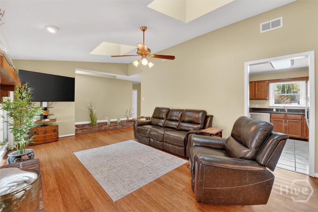10 Levee Road Savannah, GA 31419 - Photo 6 of 39 Living Room