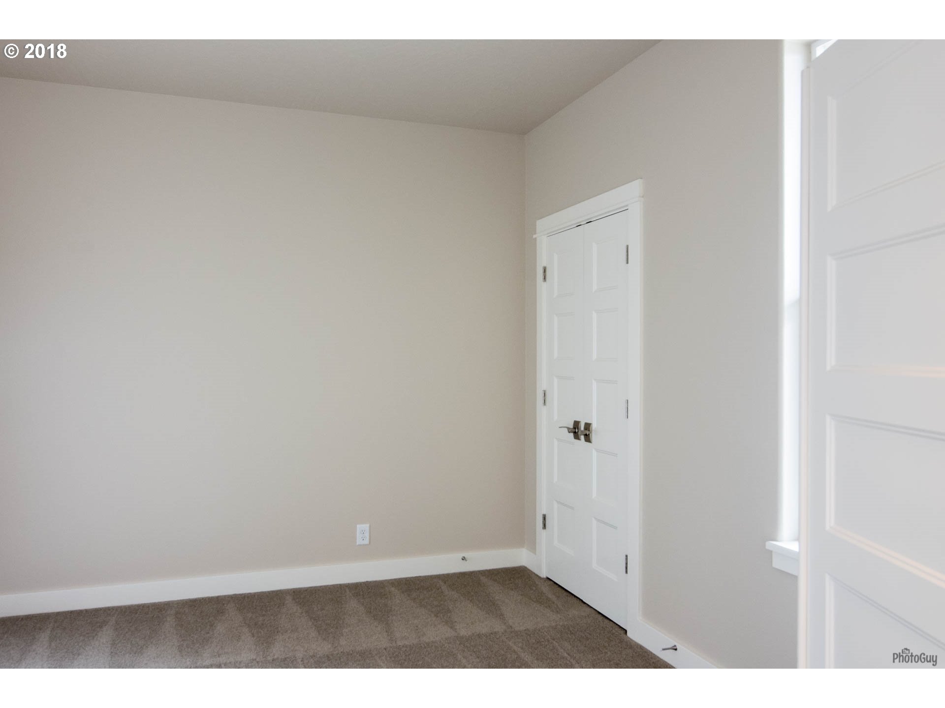 992 South 46th Street Springfield, OR 97478 - Photo 5 of 32