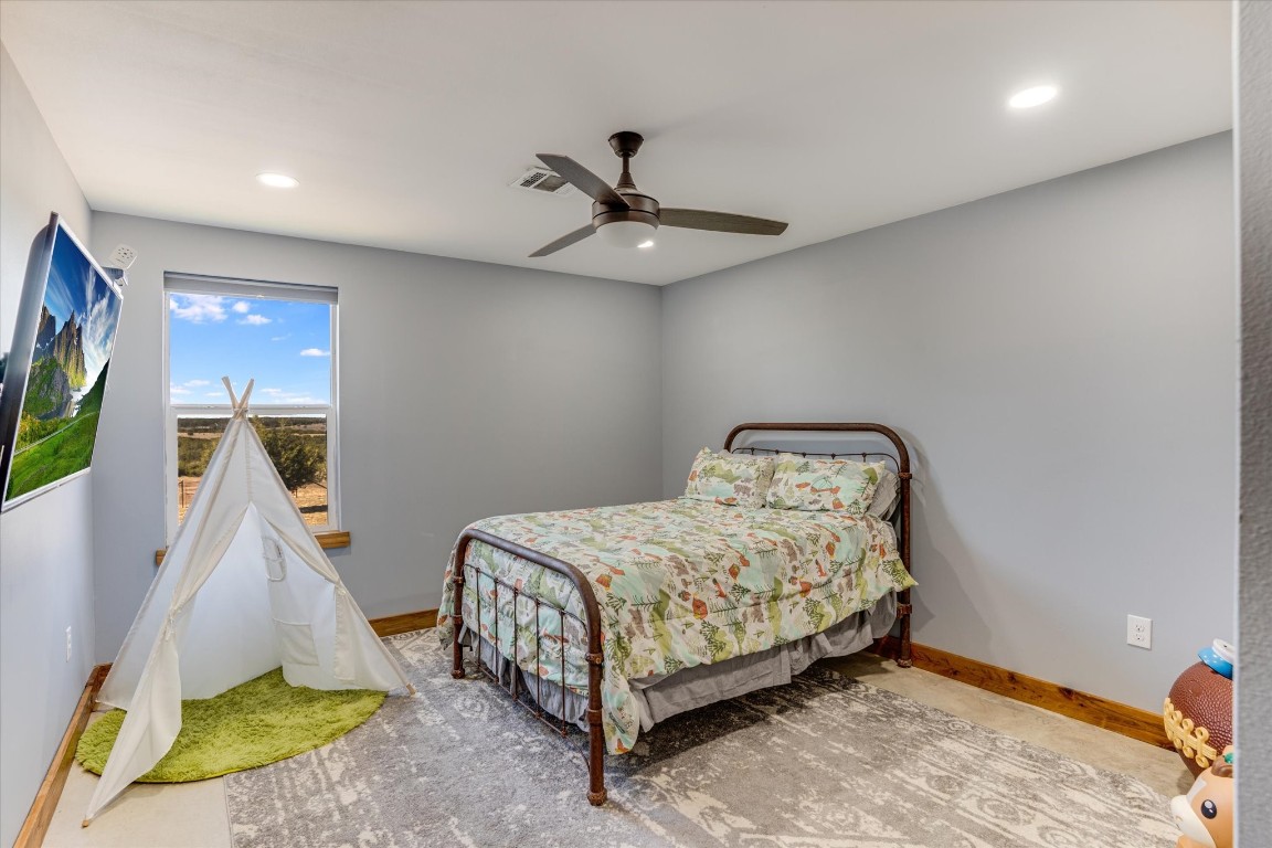 5450 County Road 202 Lampasas, TX 76550 - Photo 20 of 35 Bedroom with ceiling fan