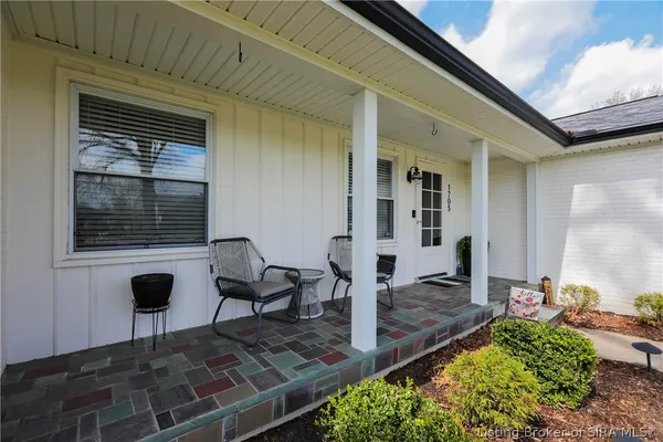 $460,000 | 1705 Crestview Drive, New Albany, IN 47150