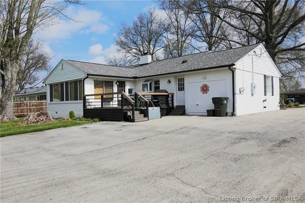 $460,000 | 1705 Crestview Drive, New Albany, IN 47150