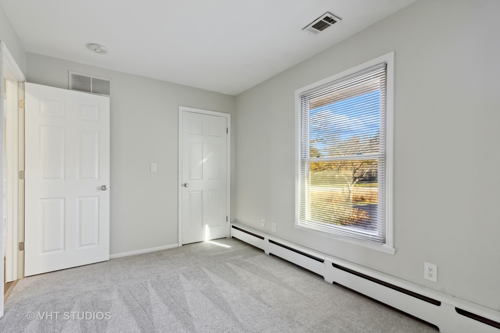 921 South Raddant Road Batavia, IL 60510 - Photo 5 of 24 Gallery Image 5