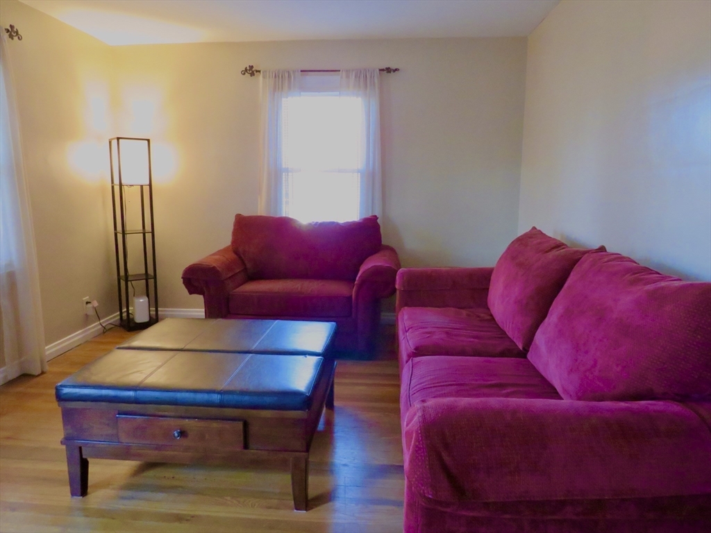 39 Balfour Drive Springfield, MA 01118 - Photo 4 of 37