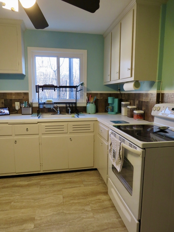 39 Balfour Drive Springfield, MA 01118 - Photo 9 of 37