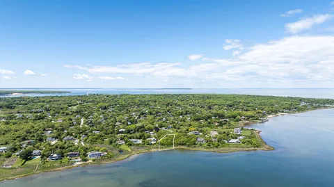 $2,050,000 | 10 Lakeside Court, Montauk, NY 11954