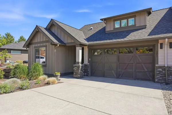$829,000 | 2736 Northwest Fairway Heights Drive, Bend, OR 97703