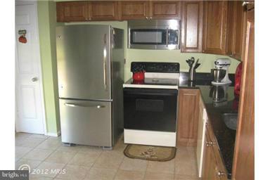 515 Davis Avenue Southwest Leesburg, VA 20175 - Photo 11 of 20 Kitchen