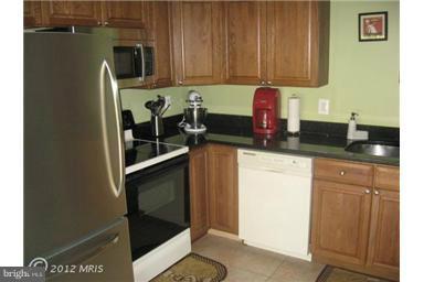 515 Davis Avenue Southwest Leesburg, VA 20175 - Photo 12 of 20 Kitchen