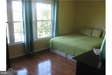 515 Davis Avenue Southwest Leesburg, VA 20175 - Photo 15 of 20 Bedroom