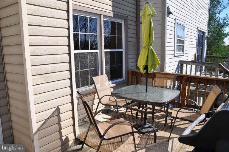 515 Davis Avenue Southwest Leesburg, VA 20175 - Photo 4 of 20 Exterior (Rear)
