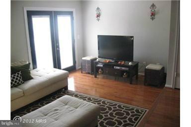 515 Davis Avenue Southwest Leesburg, VA 20175 - Photo 6 of 20 Living Room
