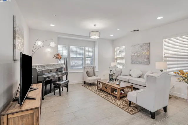 $1,248,800 | 705 Cannery Place, San Jose, CA 95112